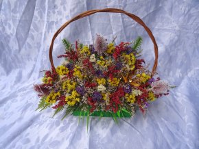 KOŠÍK SE ŠTĚTKOU SOUKENICKOU S UMĚLÝM CHVOJÍM - ZLÁTÁ MAŠLE