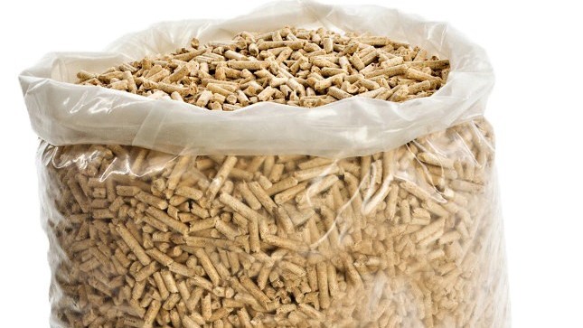 Vytápíme dřevní peletou – na co se připravit před novou topnou sezónou