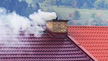 Máte nový „kotel na biomasu“ třetí emisní třídy? Hrozí vám vysoká pokuta