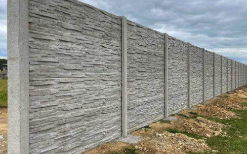 Betonové ploty: soukromí, ochrana a odhlučnění
