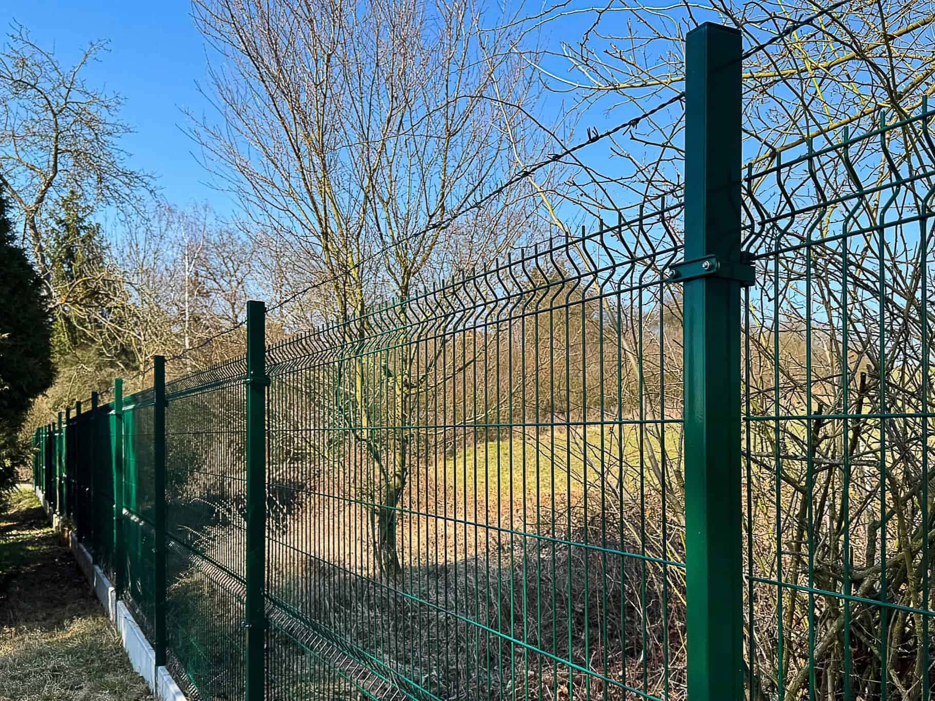 Ostnatý drát, žiletkový drát – legislativa a pravidla pro jejich použití