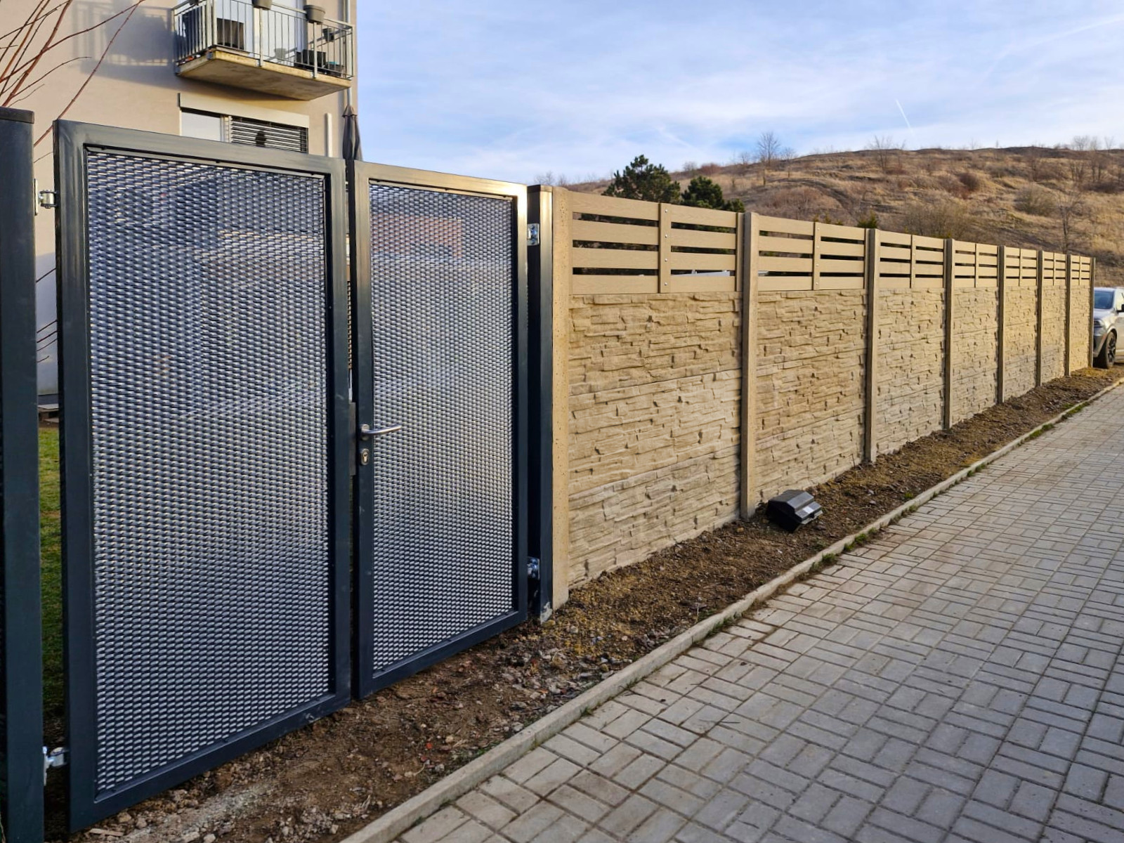 Kolik stojí betonový plot?