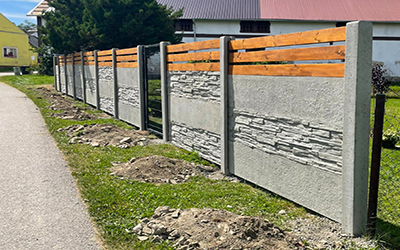 Kombinace různých materiálů v jednom oplocení