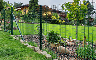 Čtyřhranné a svařované pletivo – výhody, nevýhody, rozdíl