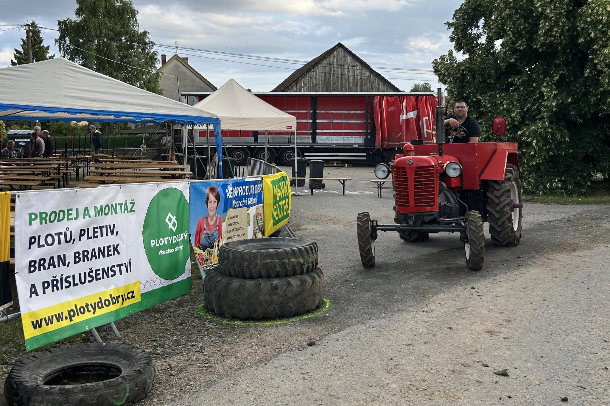 Fotografie – podporujeme závody traktorů – Ploty Dobrý