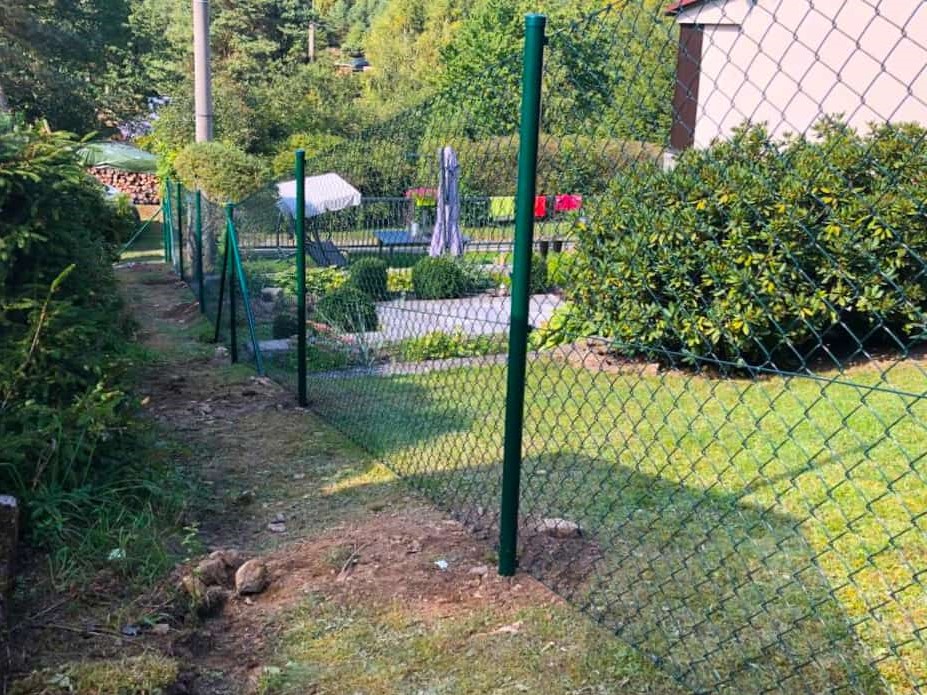 Oplocení ve svahu - pletivo – Ploty Dobrý