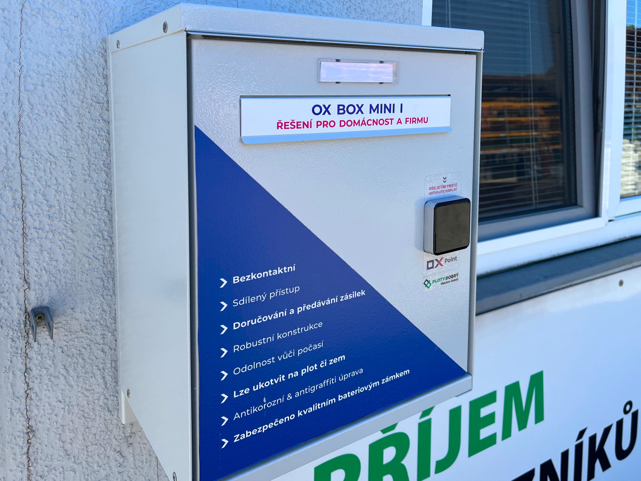 Fotografie – chytrý box na balíky – Ploty Dobrý