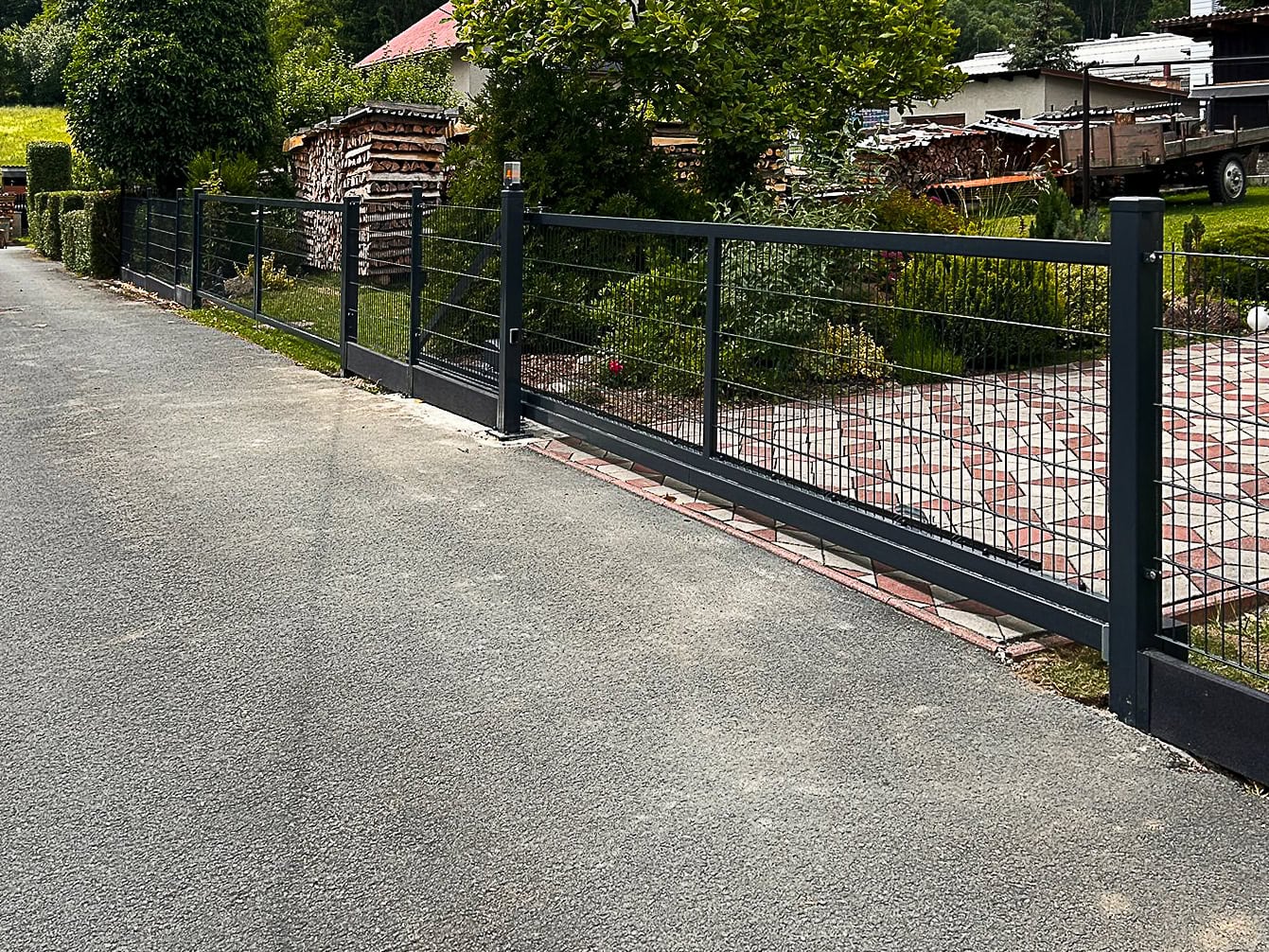 Fotografie – Nízký plot - jak ušetřit při stavbě plotu – Ploty Dobrý