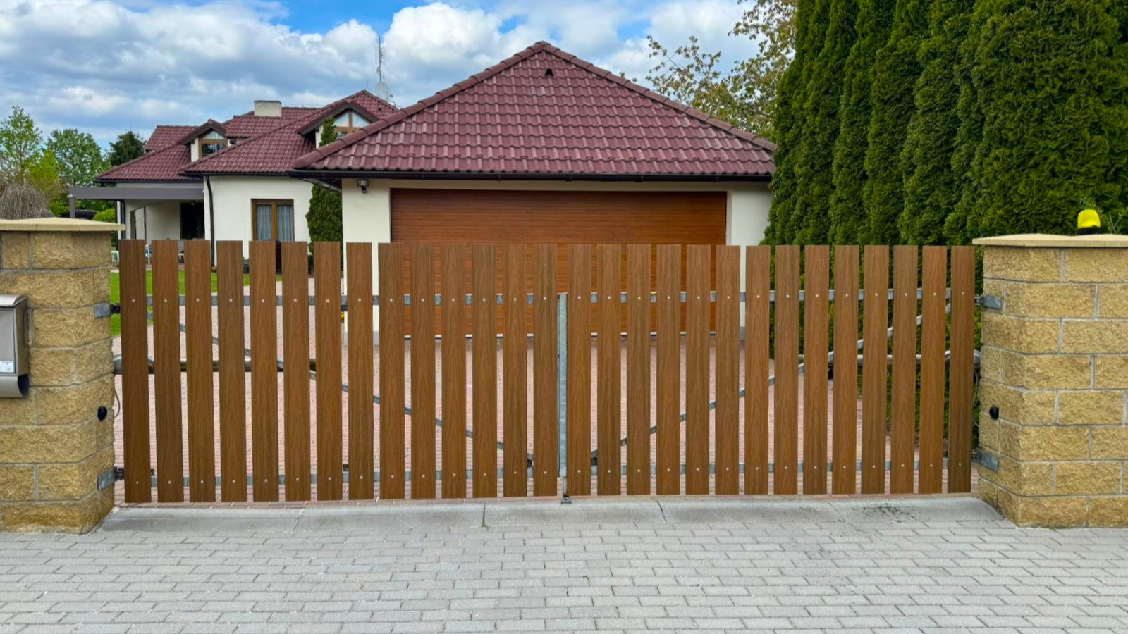 Brána s pohonem – Ploty Dobrý