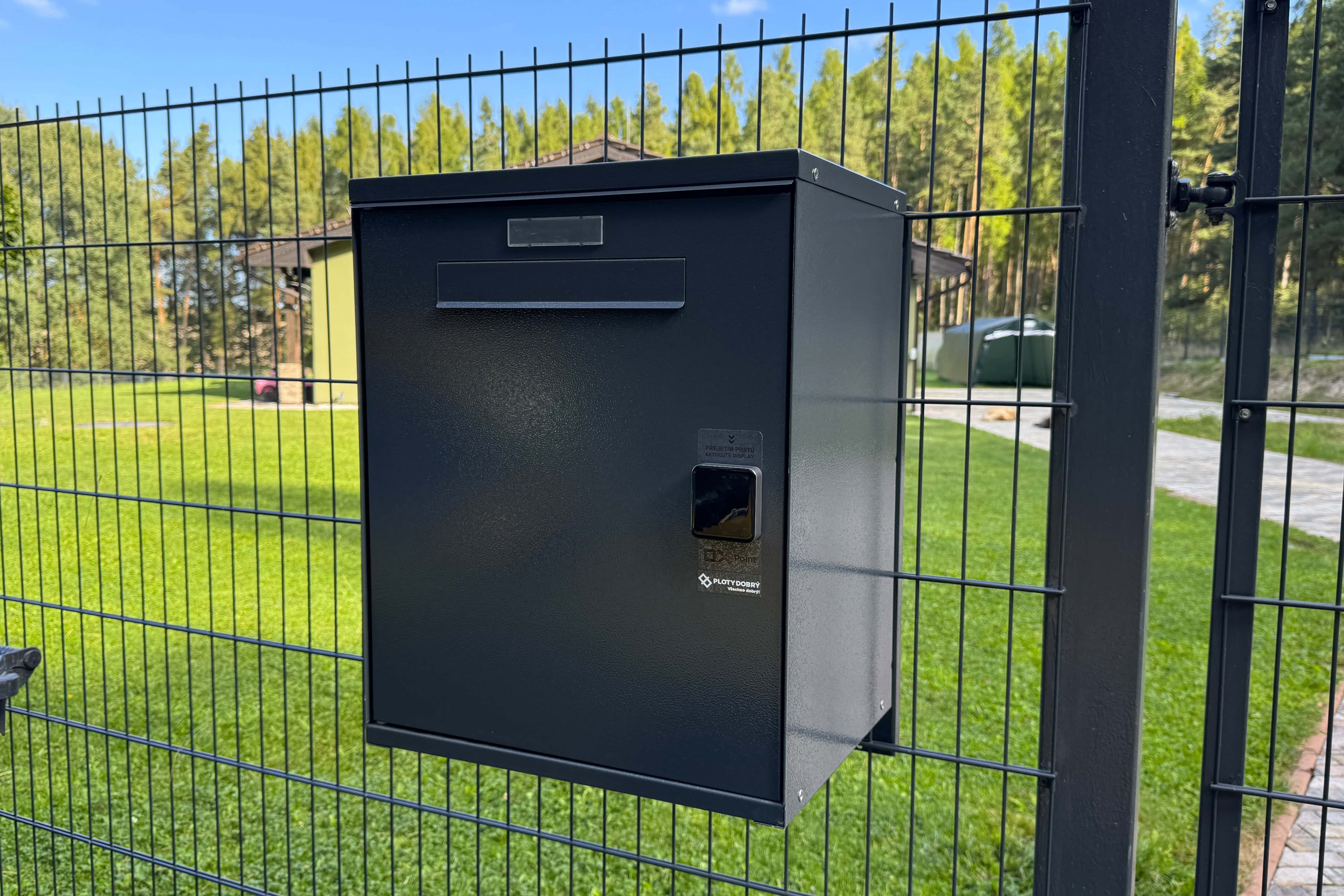 Fotografie – Chytrý box na balíky – Ploty Dobrý
