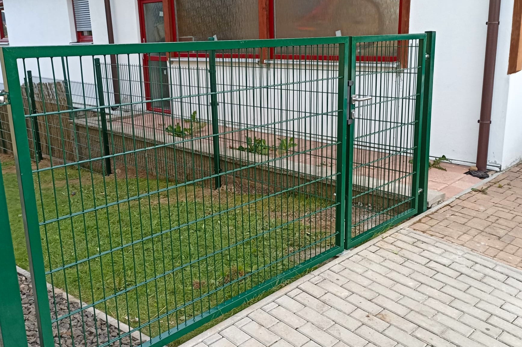 Atypická dvoukřídlá brána - Ploty Dobrý