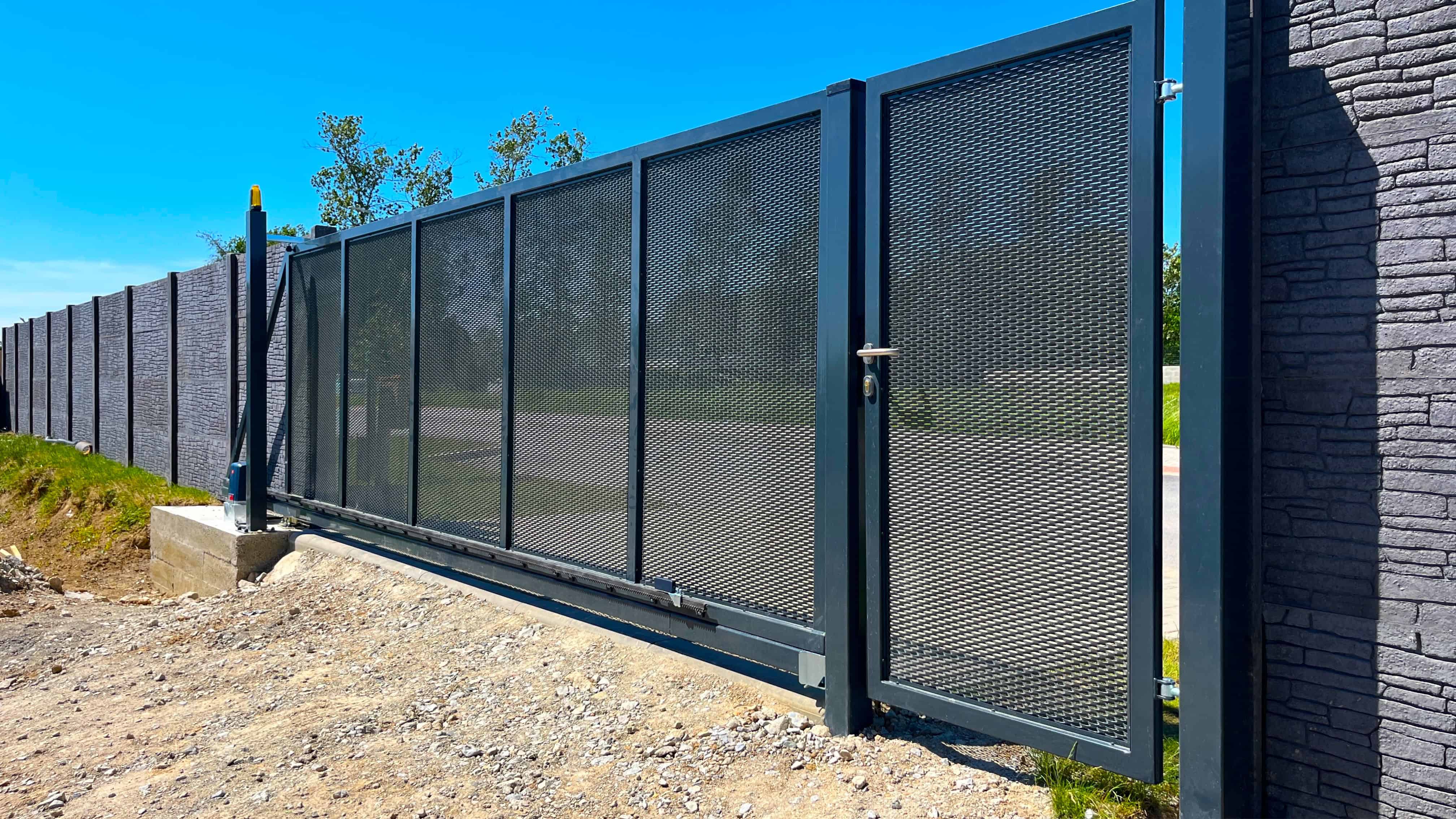 Fotografie – Posuvná brána tahokov – Ploty Dobrý