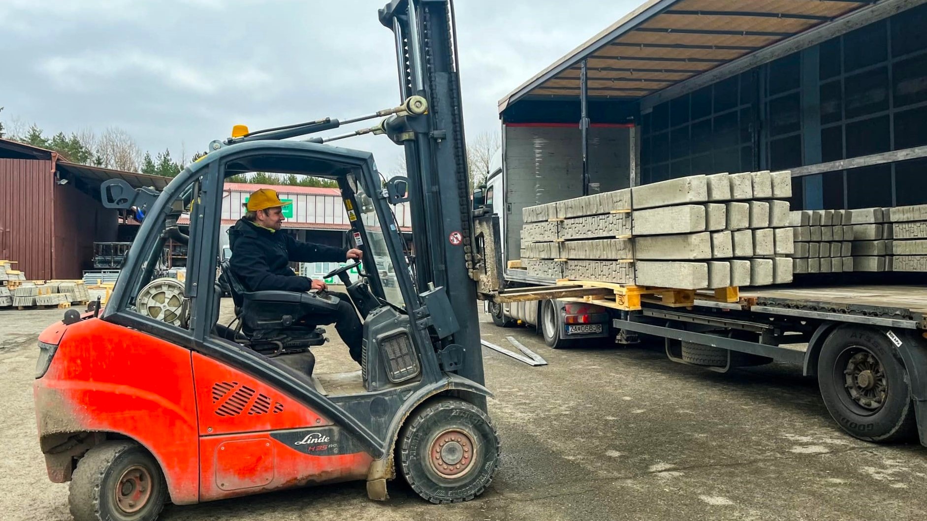 Fotografie – Doprava materiálu pro stavbu plotu – Ploty Dobrý