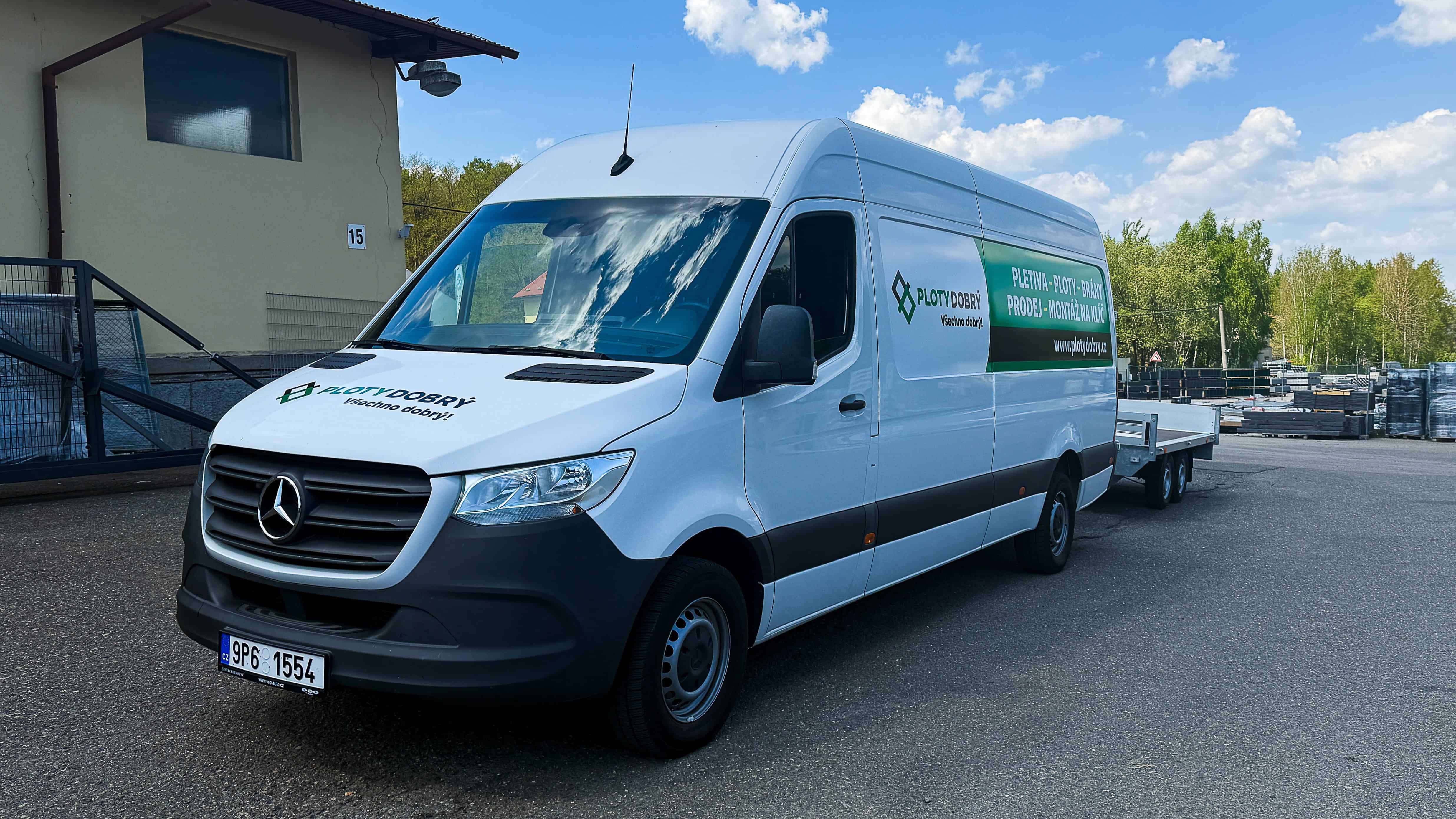 Fotografie – Doprava materiálu pro stavbu plotu – Ploty Dobrý