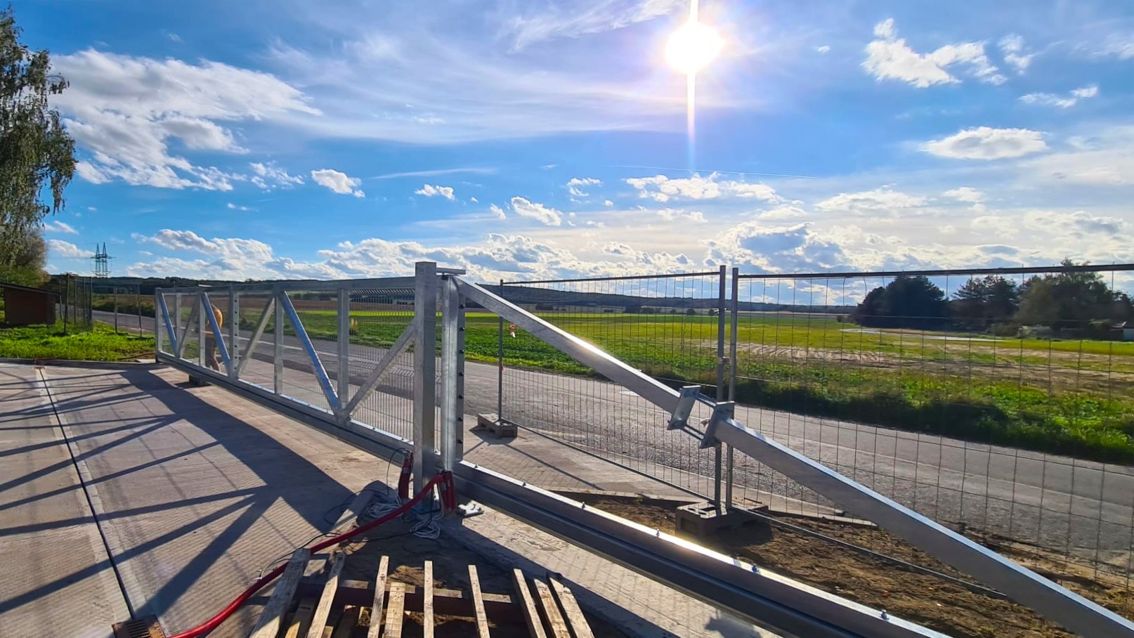 Nadrozměrně dlouhá posuvná brána – Ploty Dobrý