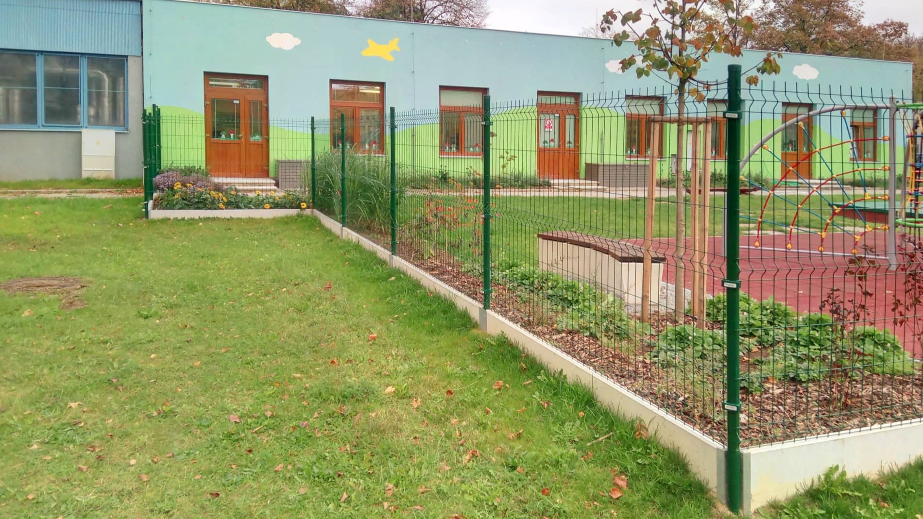 Oplocení u mateřské školy – Ploty Dobrý