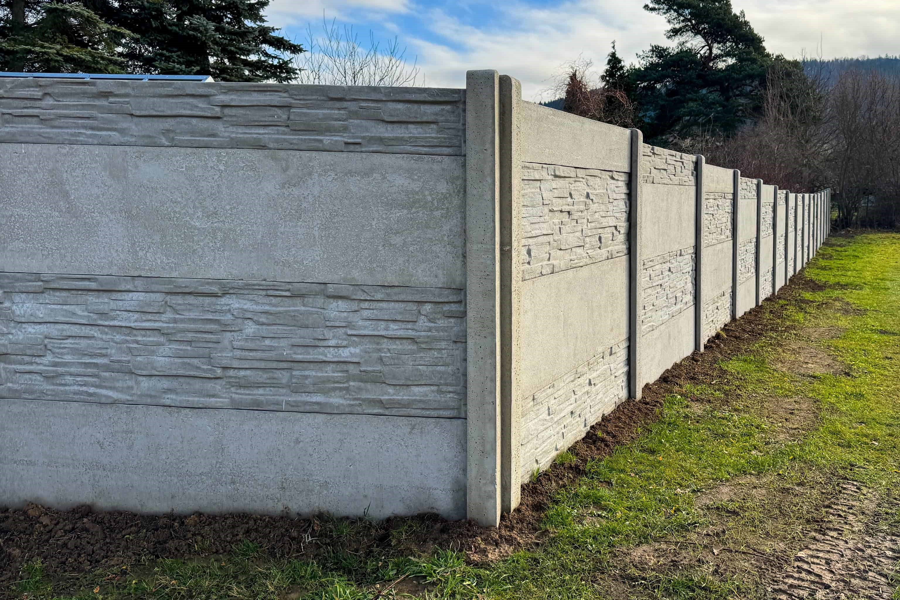 Betonový plot vhodné pro psy – Ploty Dobrý