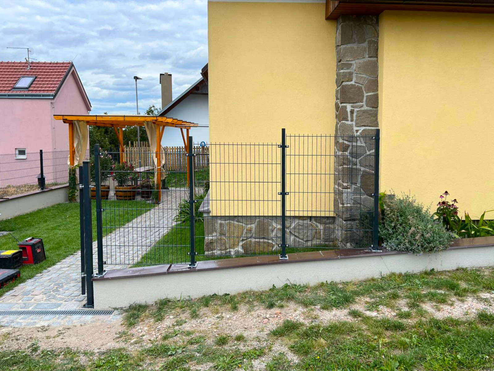 690e1fb5-07b7-400d-9439-72813141645c