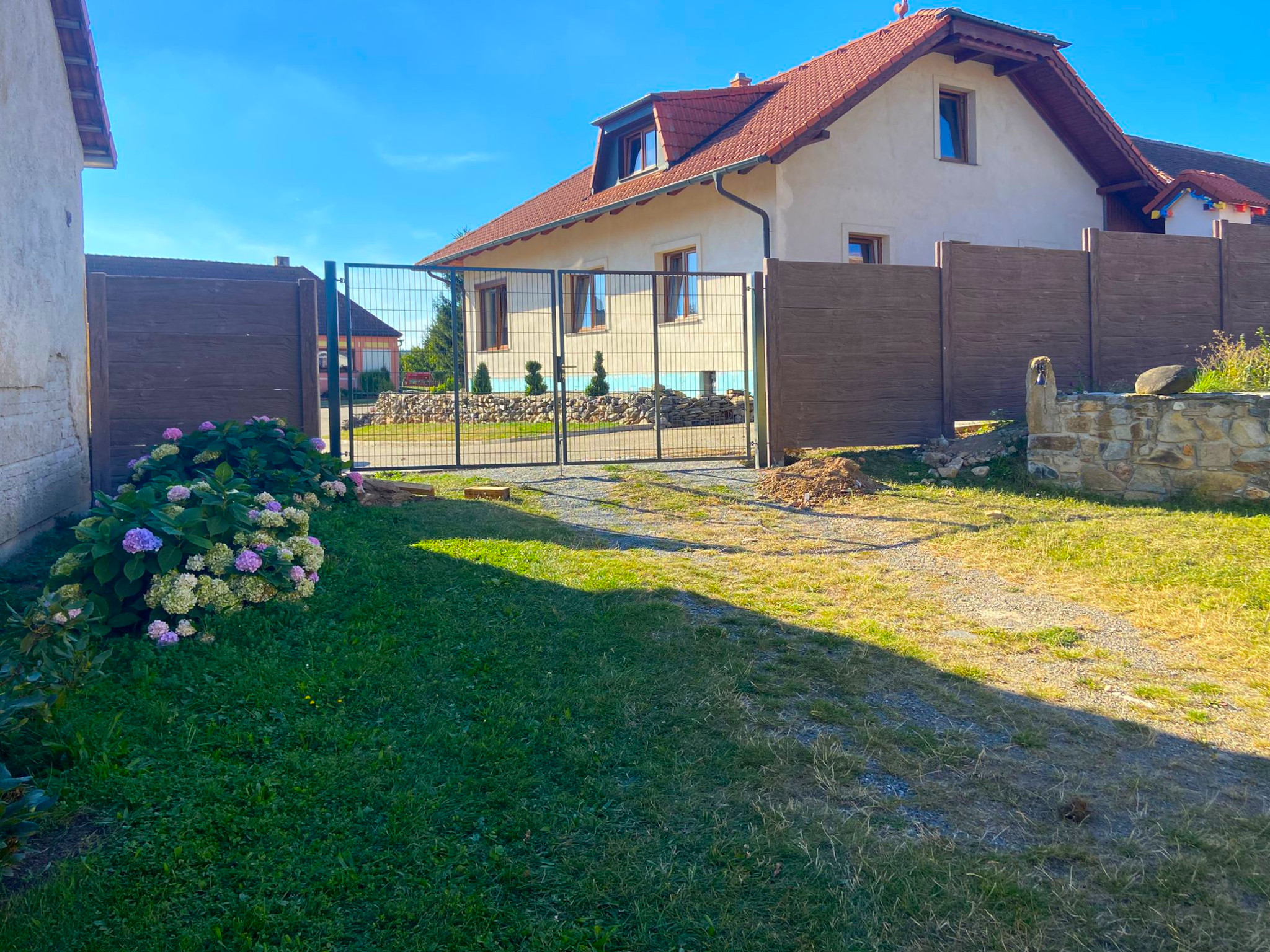 5cccf44f-68a8-4e09-8bb1-aec6f4699694