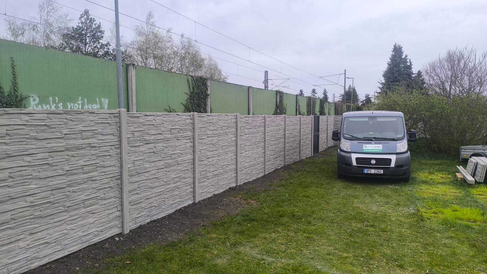 e7e60190-d422-4e43-b8da-58c73dc4a25d