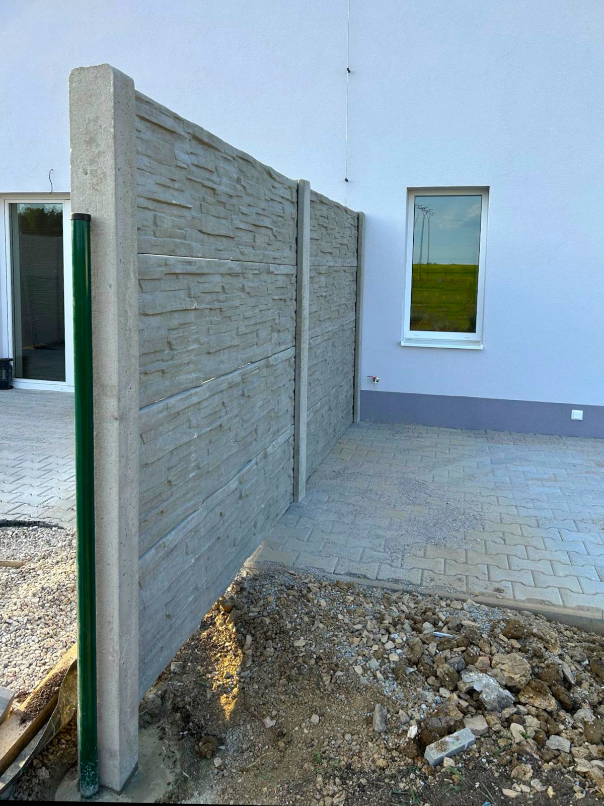 e2f082cf-2f95-41d9-9125-7011a280f1eb