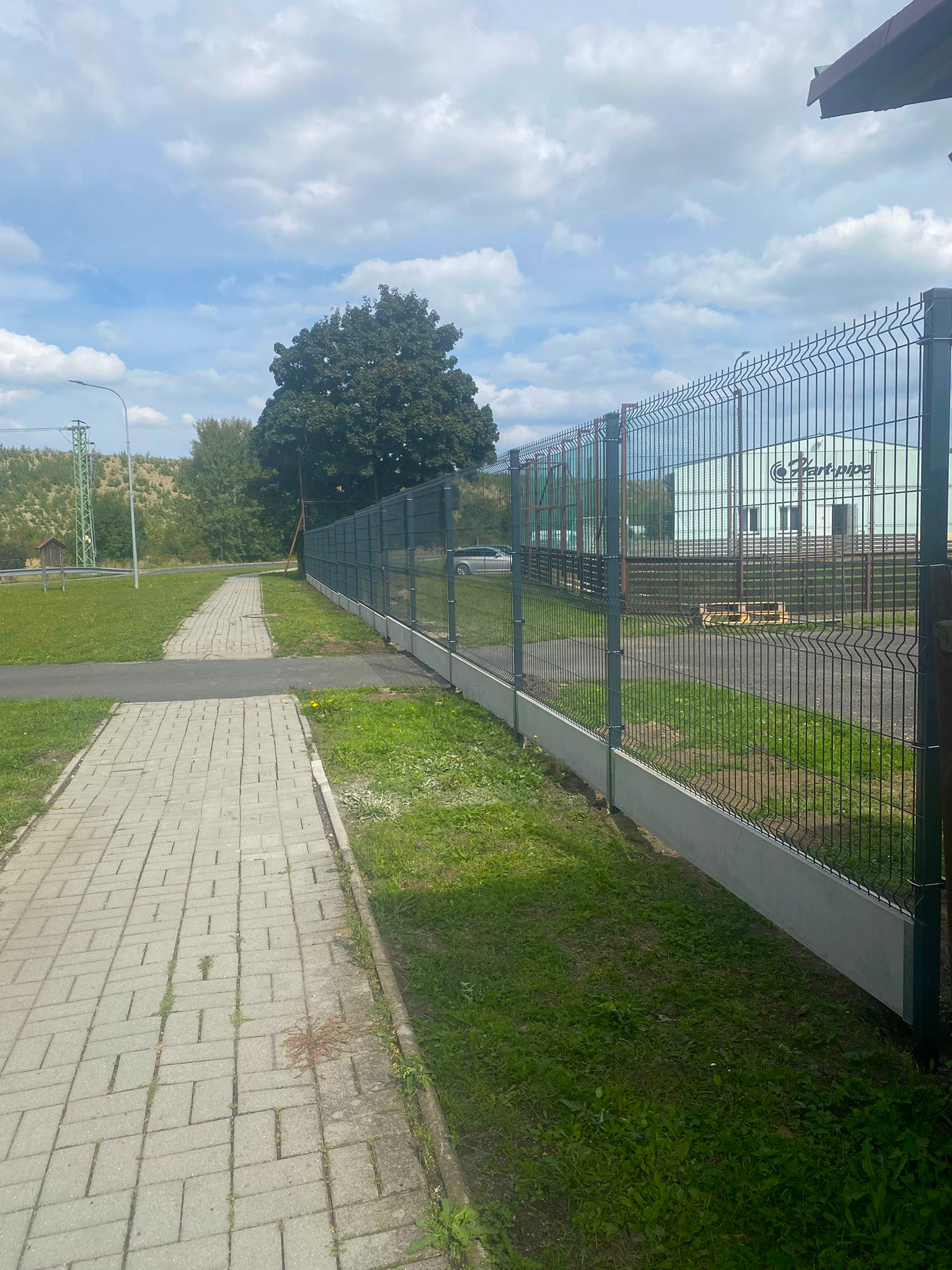 2e273606-fc5d-4a87-b2da-16e87e731794