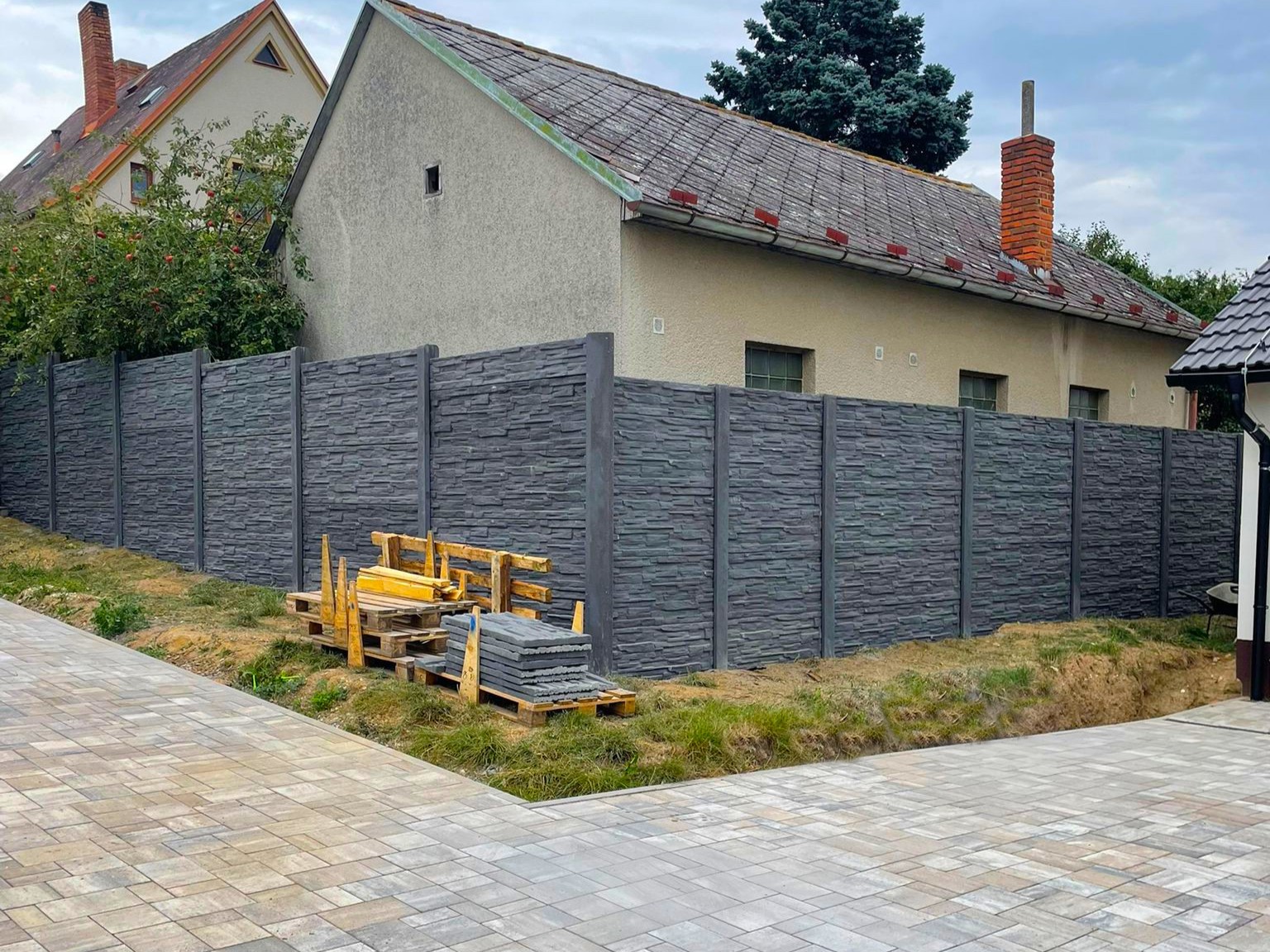 0d455084-b8da-47ef-8171-7da60541a4fb