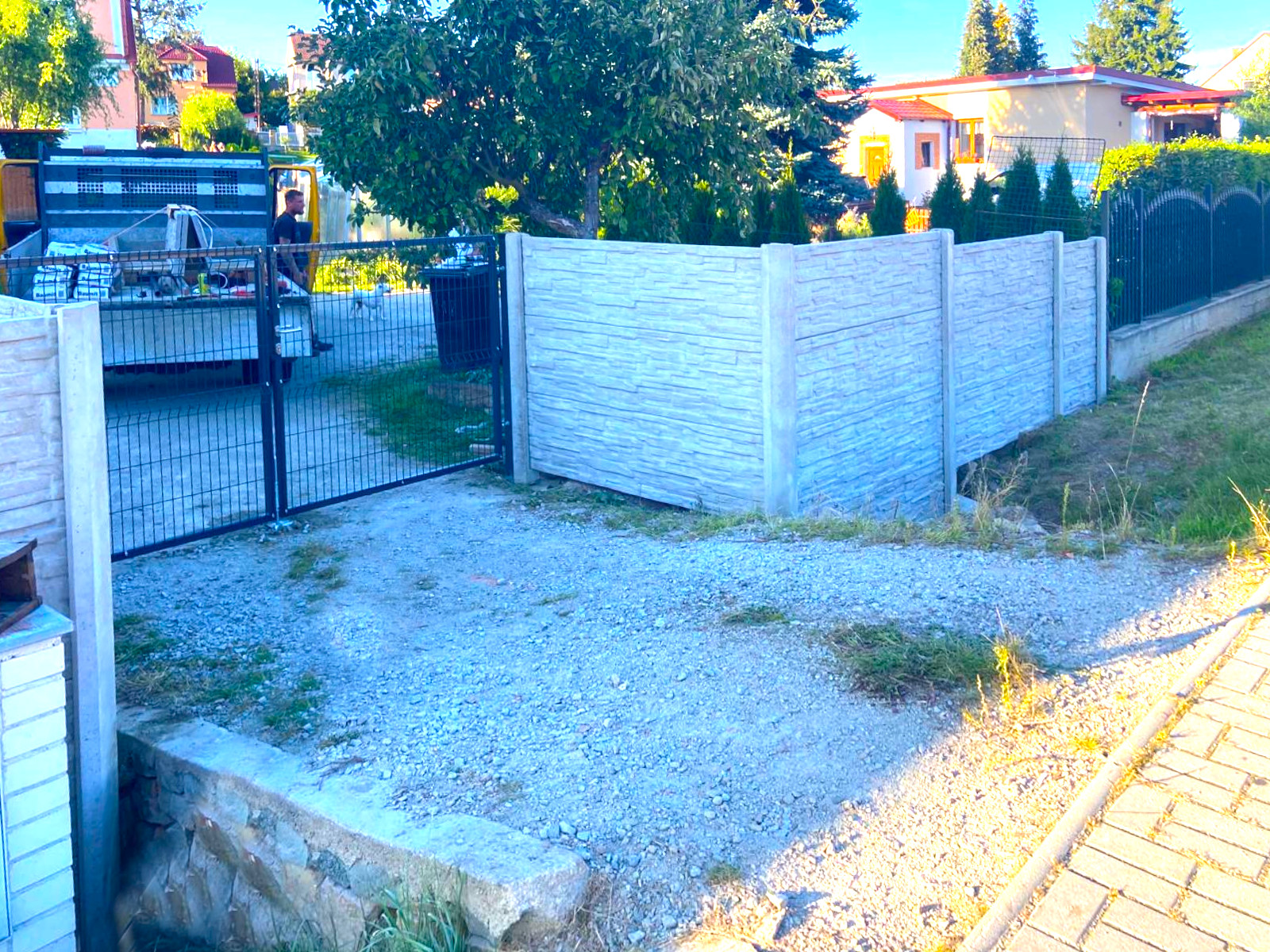 126e6d2a-4585-4621-b1d3-933e1e34f44d