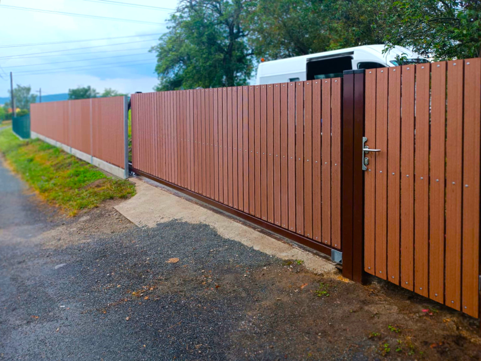 54120975-8b71-41d9-8c5e-b99f13ea63b9