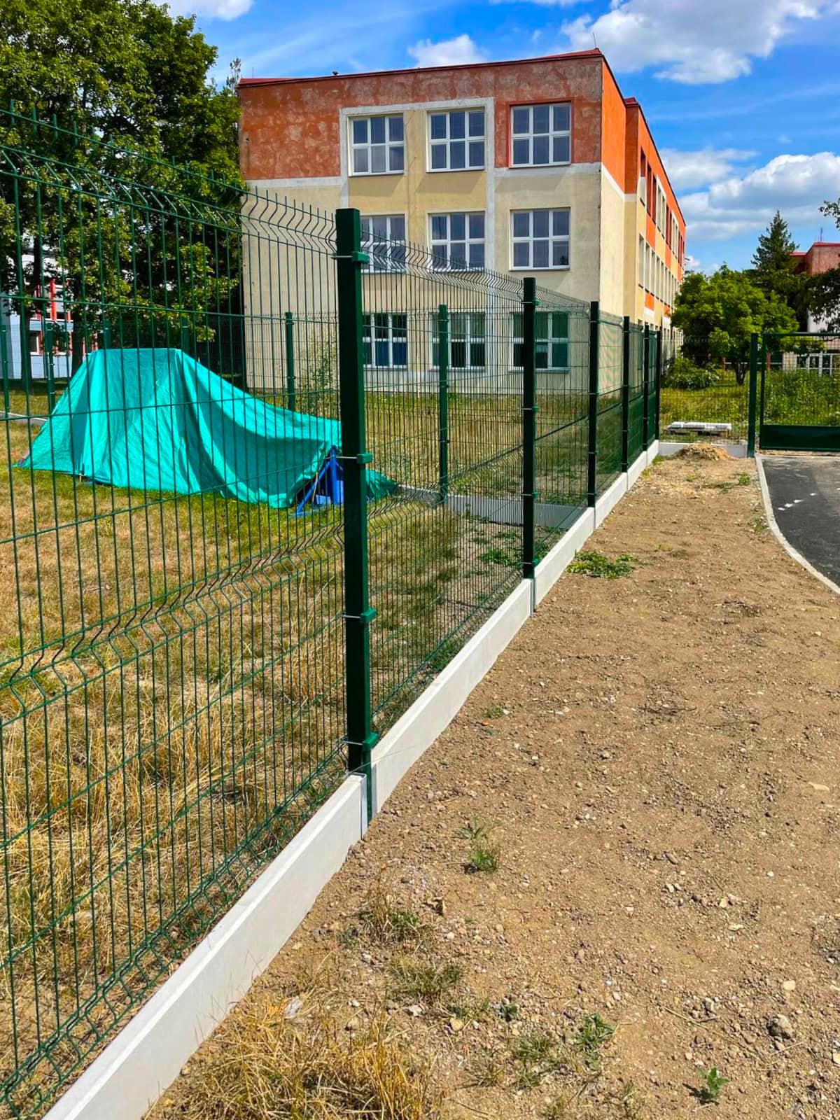 dfd7a40b-8c6c-4fd6-8bf9-ef13117e4208