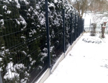 Montáž 3D antracitových panelů a branky – Druztová Montáž 3D antracitových panelů a branky – Druztová