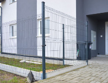 Montáž 3D antracitových panelů s podhrabovou deskou – Vejprnice Montáž 3D antracitových panelů s podhrabovou deskou – Vejprnice