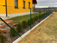 Montáž čtyřhranného pletiva a podhrabových desek – České Budějovice Montáž čtyřhranného pletiva a podhrabových desek – České Budějovice