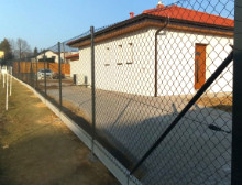 Montáž čtyřhranného antracitového pletiva – Raková Montáž čtyřhranného antracitového pletiva – Raková