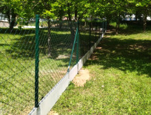 Montáž čtyřhranného pletiva a podhrabových desek – Plzeň Montáž čtyřhranného pletiva a podhrabových desek – Plzeň