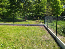 Montáž čtyřhranného pletiva a podhrabových desek – Plzeň Montáž čtyřhranného pletiva a podhrabových desek – Plzeň