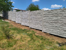 Montáž betonového plotu – Třemošná Montáž betonového plotu – Třemošná
