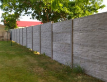 Montáž betonového plotu – Beroun