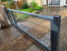 Montáž 2D antracitových panelů a posuvné brány – Nýřany Montáž 2D antracitových panelů a posuvné brány – Nýřany