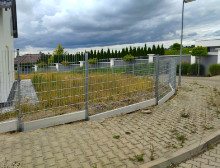 Montáž pozinkovaných 2D panelů a branky – Tlučná Montáž pozinkovaných 2D panelů a branky – Tlučná