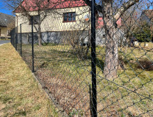 Montáž čtyřhranného pletiva antracit – Milevo Montáž čtyřhranného pletiva antracit – Milevo