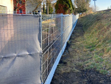 Montáž 3D plotových panelů, podhrabových desek a stínící tkaniny – Dobšice Montáž 3D plotových panelů, podhrabových desek a stínící tkaniny – Dobšice