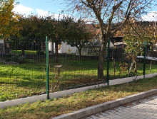 Montáž 3D plotových panelů s podhrabovými deskami – Hvožďany Montáž 3D plotových panelů s podhrabovými deskami – Hvožďany