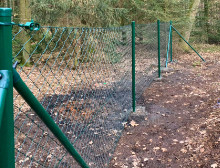 Montáž klasického čtyřhranného zeleného pletiva – Záboří Montáž klasického čtyřhranného zeleného pletiva – Záboří