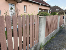 Montáž hnědých WPC plotovek – Lipnice Montáž hnědých WPC plotovek – Lipnice