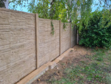 Montáž betonového plotu pískové barvy – Břízsko Montáž betonového plotu pískové barvy – Břízsko