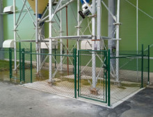 Montáž čtyřhranného zeleného pletiva – Brod Montáž čtyřhranného zeleného pletiva – Brod