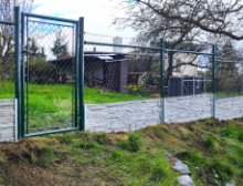 Montáž klasického pletiva s rozpěrami a plotovou betonovou deskou místo klasické podhrabové – Nezdice Montáž klasického pletiva s rozpěrami a plotovou betonovou deskou místo klasické podhrabové – Nezdice