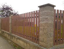 Montáž hnědých WPC plotovek – Zahořany Montáž hnědých WPC plotovek – Zahořany