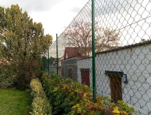 Montáž čtyřhranného pletiva na patky – Kladruby Montáž čtyřhranného pletiva na patky – Kladruby